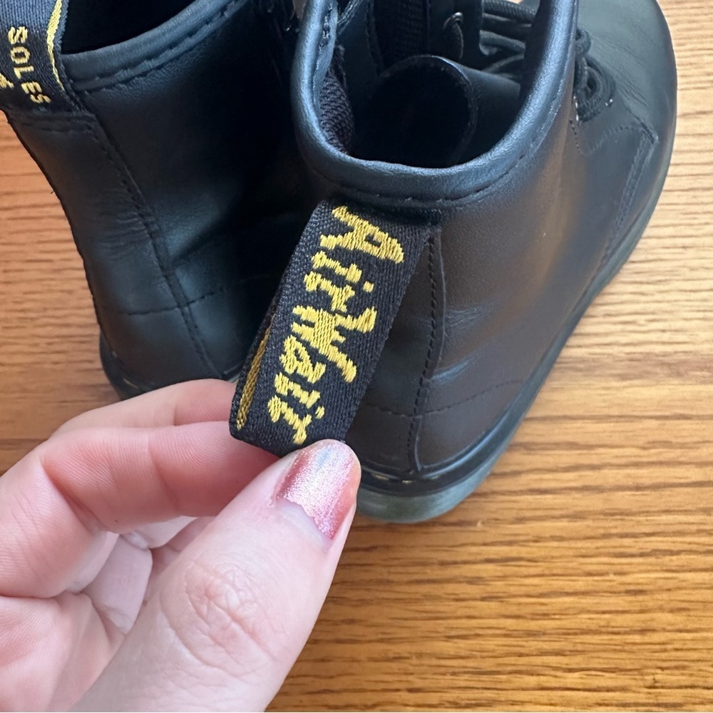 DR. MARTENS 1460 Boot - Kids SIZE 4 YOUTH - Picture 13 of 16